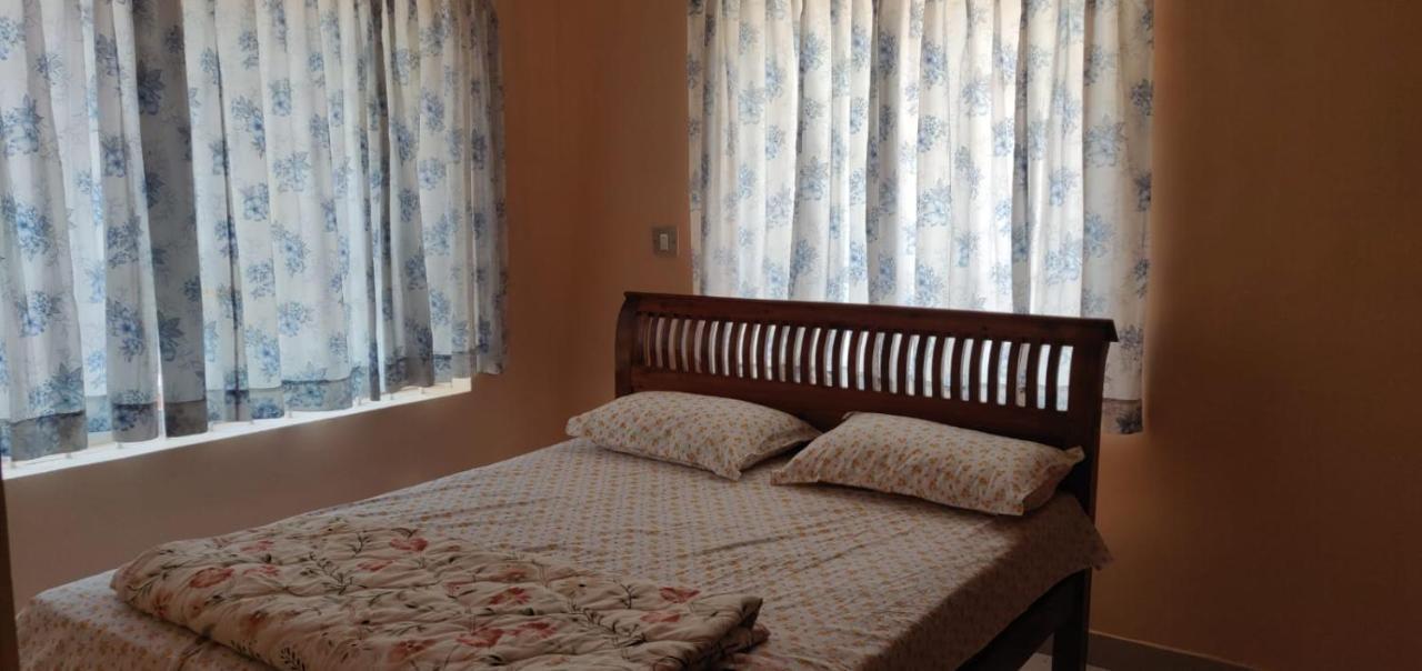 Giri'S Homestay Madikeri Luaran gambar