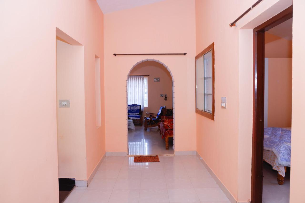Giri'S Homestay Madikeri Luaran gambar