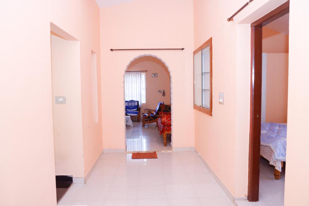 Giri'S Homestay Madikeri Luaran gambar
