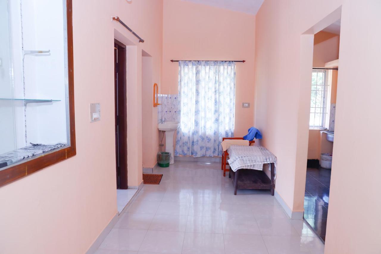 Giri'S Homestay Madikeri Luaran gambar