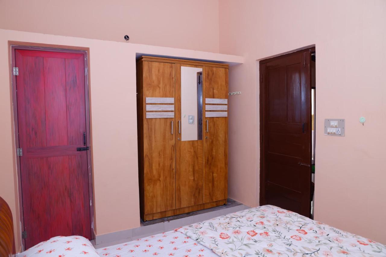 Giri'S Homestay Madikeri Luaran gambar