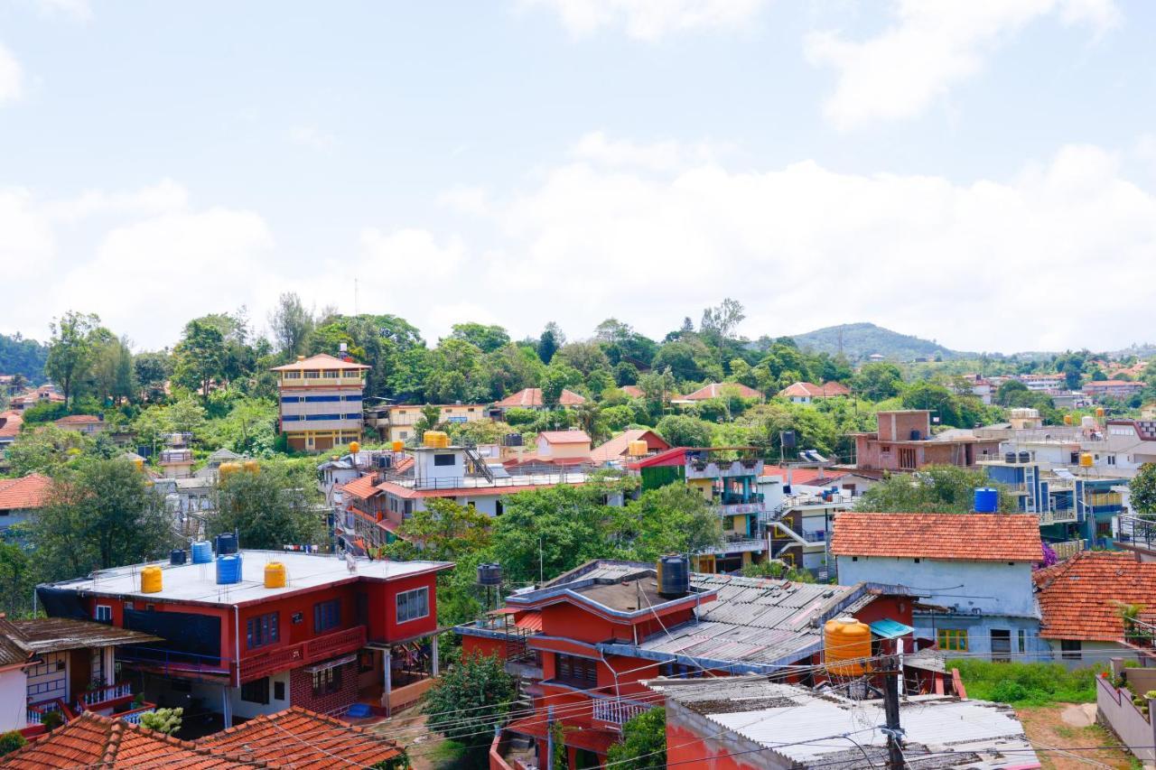 Giri'S Homestay Madikeri Luaran gambar